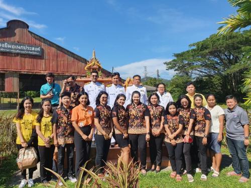 นายสมพล เวียงสิมา ท่องเที่ยวและกีฬาจังหวัดพังงา ไหว้สักการะศาลพระภูมิเจ้าที่